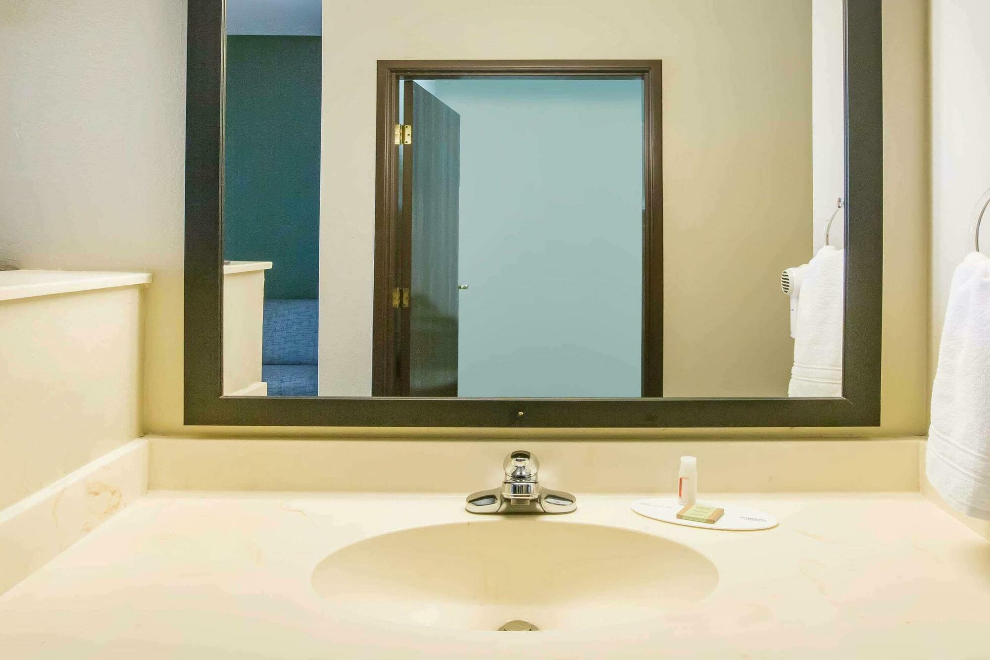 Super 8 By Wyndham Port Arthur/Nederland Area Extérieur photo